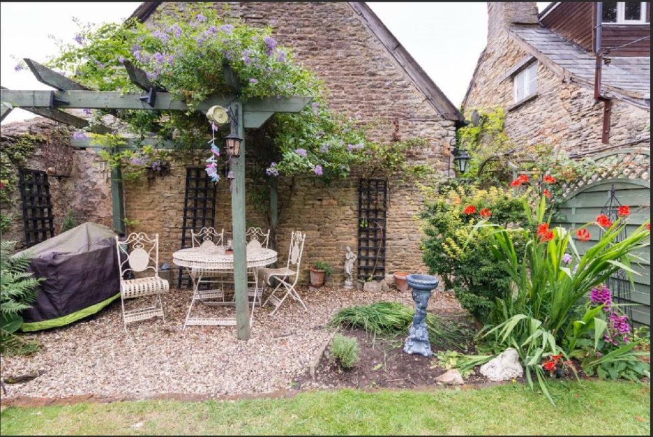 Tudor Cottage Fairford Exterior photo